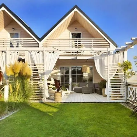 بيت للعطل With Garden, Air Conditioning, Pool