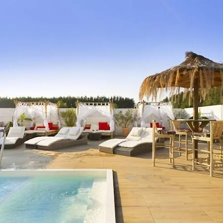 With Garden, Air Conditioning, Pool 펜션 Kopań