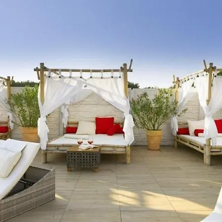 With Garden, Air Conditioning, Pool بيت للعطل