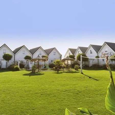 بيت للعطل With Garden, Air Conditioning, Pool Kopań
