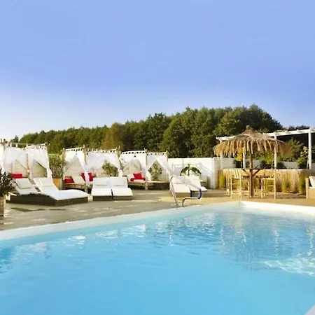 펜션 With Garden, Air Conditioning, Pool