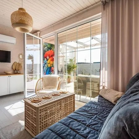 Дом отдыха With Garden, Air Conditioning, Pool
