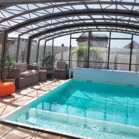 With Garden, Air Conditioning, Pool *