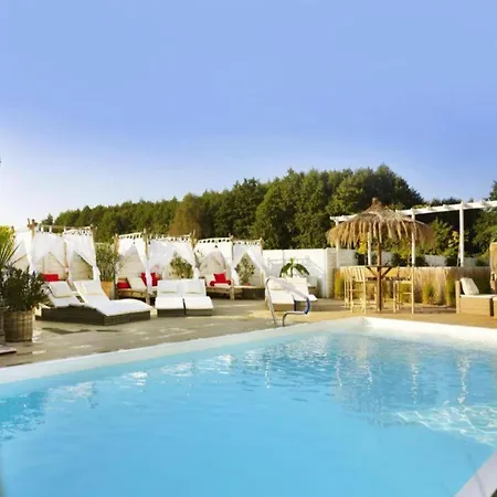 Дом отдыха With Garden, Air Conditioning, Pool Kopan