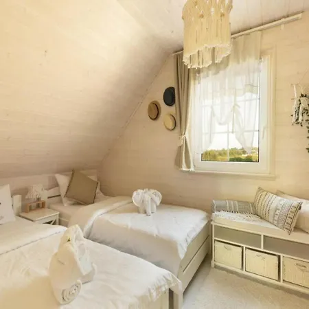 With Garden, Air Conditioning, Pool *