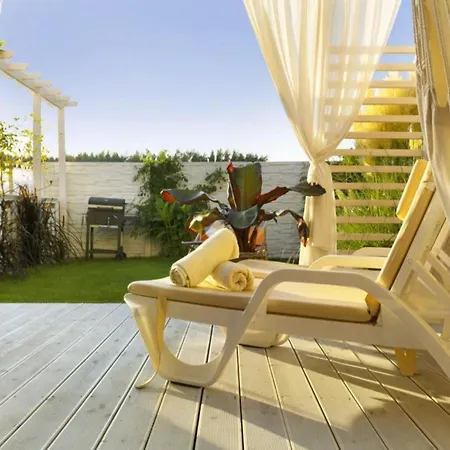 Дом отдыха With Garden, Air Conditioning, Pool *