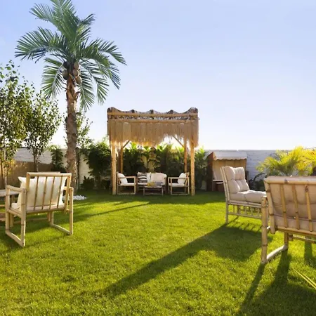 Дом отдыха With Garden, Air Conditioning, Pool *